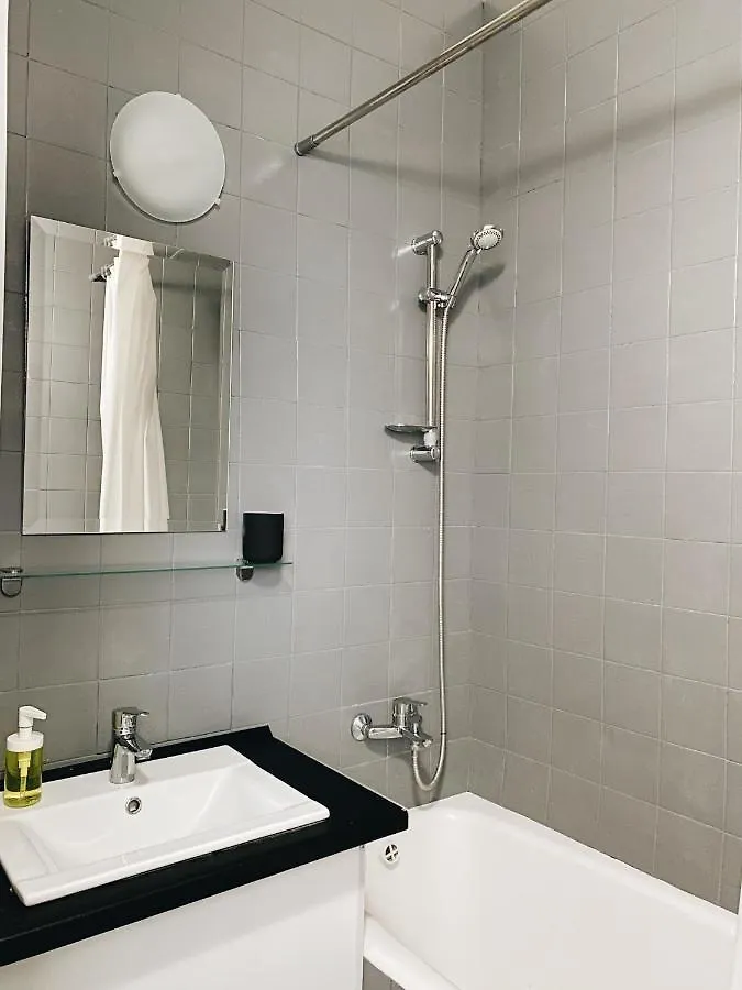 Апартаменты Entire 2-Bedroom Authentic Flat Киев